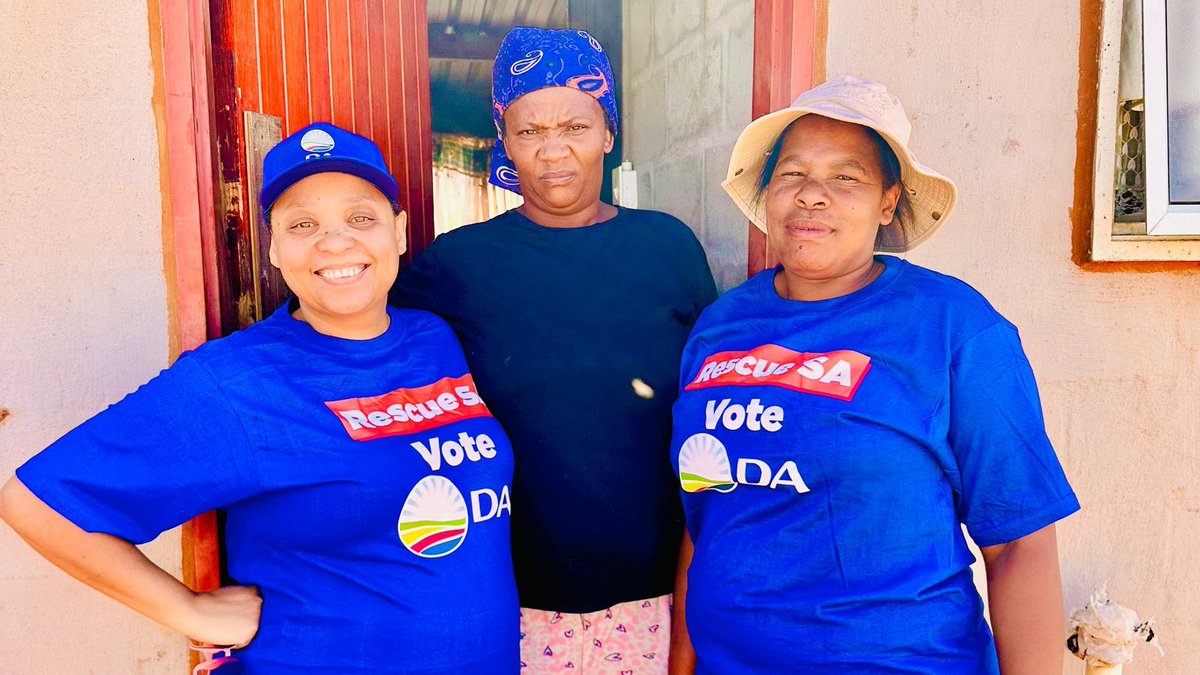 DA_NCape's tweet photo. 🗳️In less than two months time, we can start tackling crime, corruption, unemployment, loadshedding and service delivery failures in the Northern Cape if more people stand up to vote for change. 

The DA was in #Loeriesfontein &amp; #Calvinia. 

#VoteDA to #RescueSA on 29 May! https://t.co/ViyI58gIGH