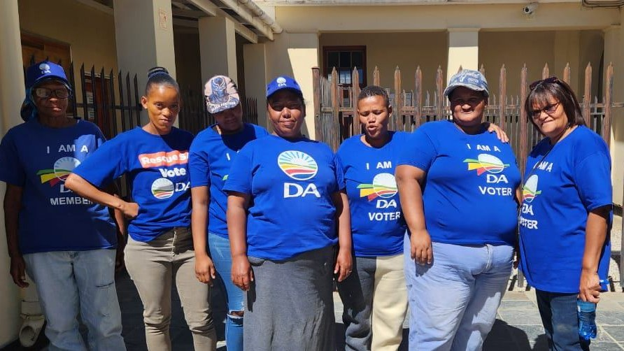 DA_NCape's tweet photo. 🗳️In less than two months time, we can start tackling crime, corruption, unemployment, loadshedding and service delivery failures in the Northern Cape if more people stand up to vote for change. 

The DA was in #Loeriesfontein &amp; #Calvinia. 

#VoteDA to #RescueSA on 29 May! https://t.co/ViyI58gIGH