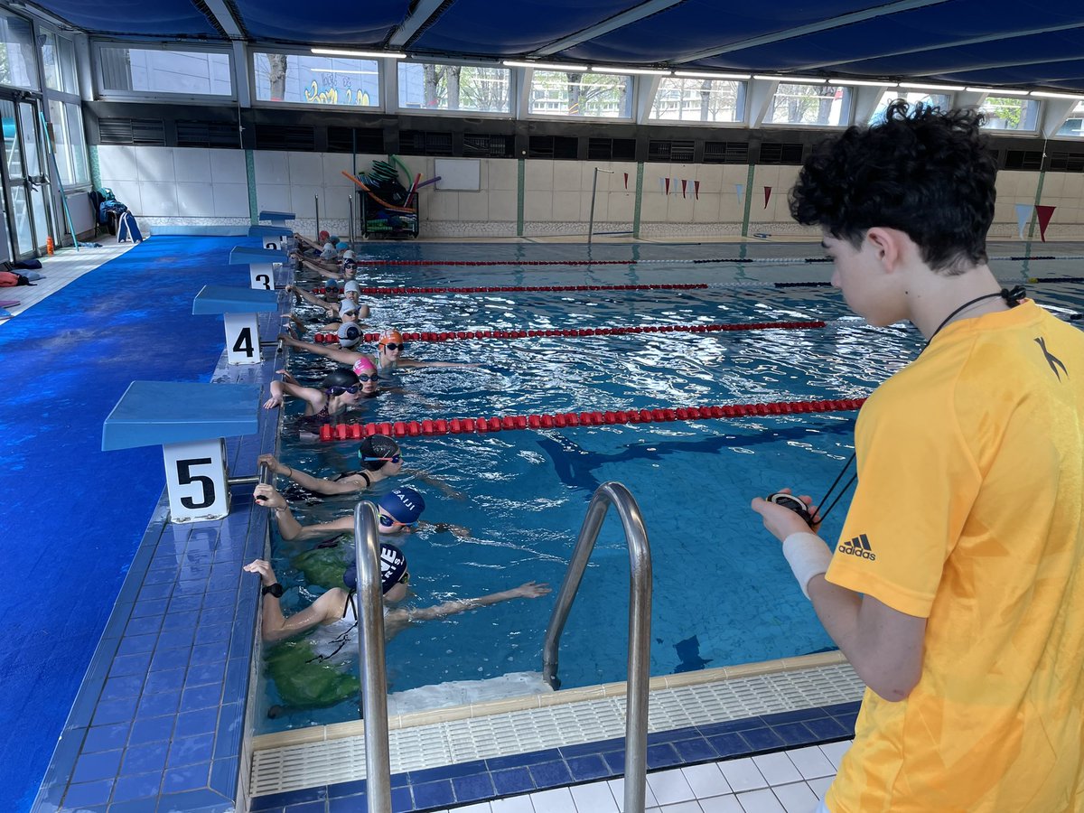 NatationPaul's tweet photo. Championnat d’académie d’Aquathlon 🏊🏃‍♂️au lycée Balzac. Les nageurs de la section sportive @LyceePaulValery qualifiés au France UNSS 🇫🇷 de Triathlon 2024 à Ferté Macé 
Mixité 💙 Fierté ✨Partage 👌
@UNSS_Paris @Academie_Paris @Paris2024 @IleLigue @unss https://t.co/0zjutxysKw