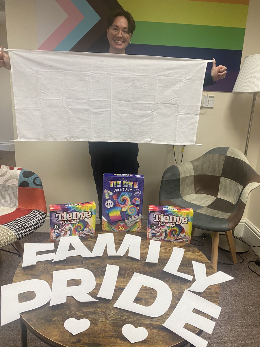 We’re getting ready for our Banner Making event with Family Pride! 🎨🏳️‍🌈 Come along and enjoy a safe space with LGBT+ families as we get ready for @ExeterPride! 🌈 Book your place on our Eventbrite page 📲 eventbrite.co.uk/e/family-pride…