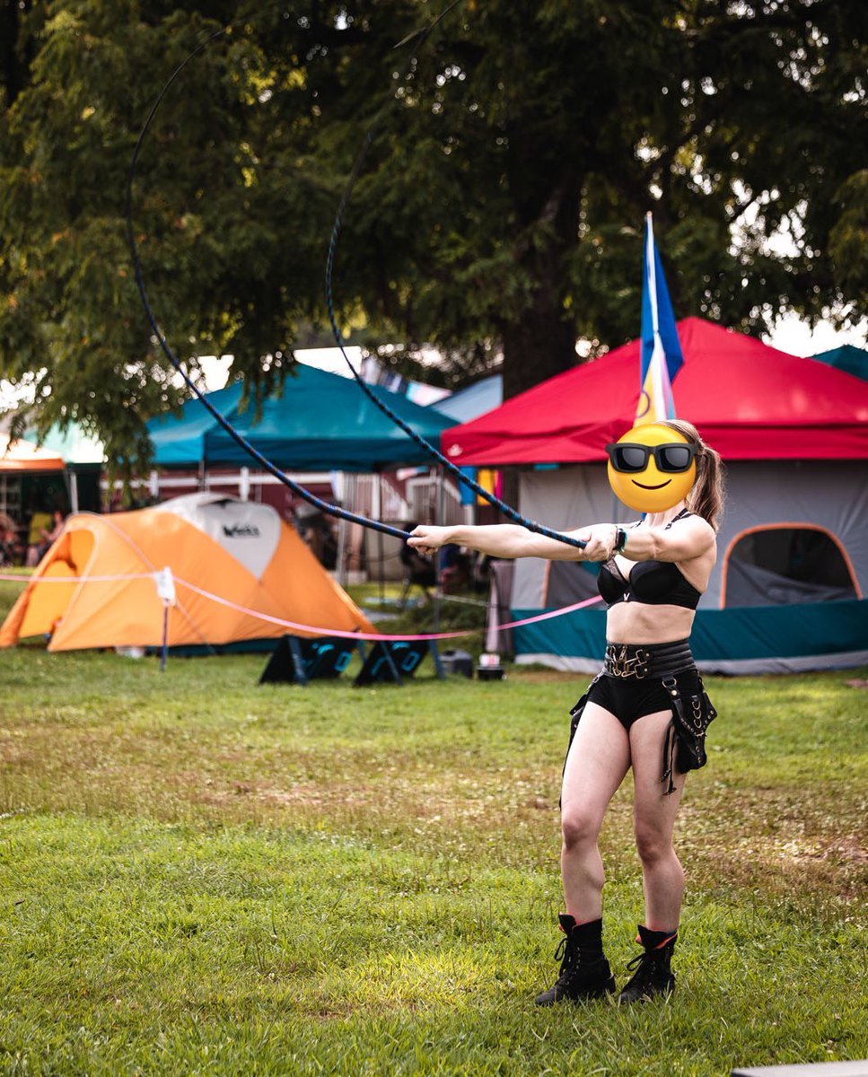 A #WhiplashWednesday throwback to Summer Camp 2023 for @amikoland courtesy of @The_Silence_Pix capturing a fun moment with my twin 6ft bullwhips