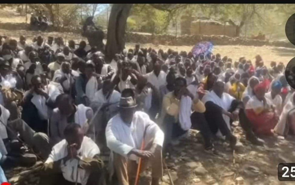 Mos65367183's tweet photo. Why Ethiopia🇪🇹 silent when its people #Erob are massacred by #dictator #Isaias?
We have received information that the people are very worried.
Justice for the people of #Erob !!!! https://t.co/6ocnwV0JZ8