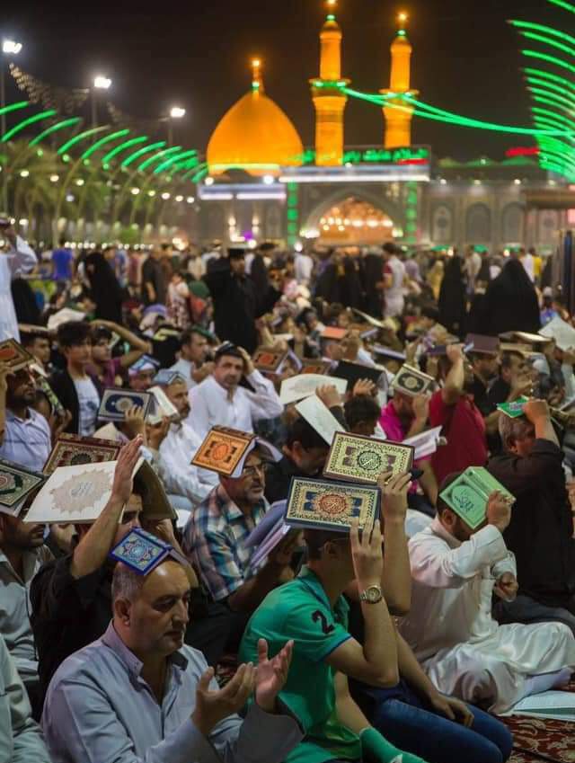dailyresist_'s tweet photo. Shab e qadr in Karbala ✨❤️ https://t.co/DdY2AwPJkg
