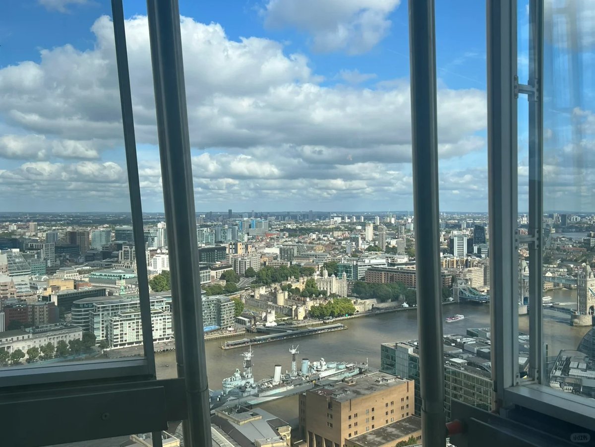 faboolousrp's tweet photo. Afternoon Tea🫖

The view from the 35th floor of Shangri-La 
is great, you can almost see most of London 🥹 
The afternoon tea was a bit too big and I couldn’t eat the shard cake in front of it. 
Most of the desserts were too chewy, but the scone was delicious! https://t.co/Ee2OwyDVyl
