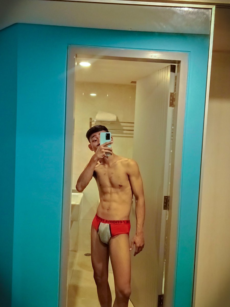 CalvinReisa10's tweet photo. Enak nih disepong posisi berdiri sampe mentok😂💦 https://t.co/Yuxh65izNf