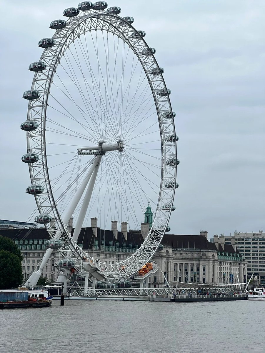 faboolousrp's tweet photo. Afternoon Tea🫖

The view from the 35th floor of Shangri-La 
is great, you can almost see most of London 🥹 
The afternoon tea was a bit too big and I couldn’t eat the shard cake in front of it. 
Most of the desserts were too chewy, but the scone was delicious! https://t.co/Ee2OwyDVyl