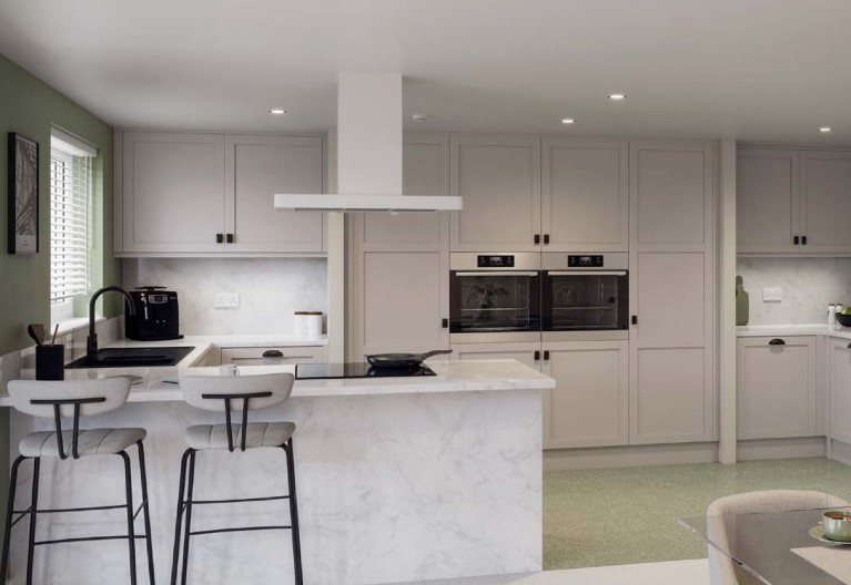 Create a calming kitchen that you will love spending time in with the Balmoral shaker door in Ash Cashmere, paired with the Camden rectangular knob in Antique Black & the Al Murad Bianco Carrara Quartz worktop.

#hytal #hytalkitchens #kitchen #kitchendesign #modern