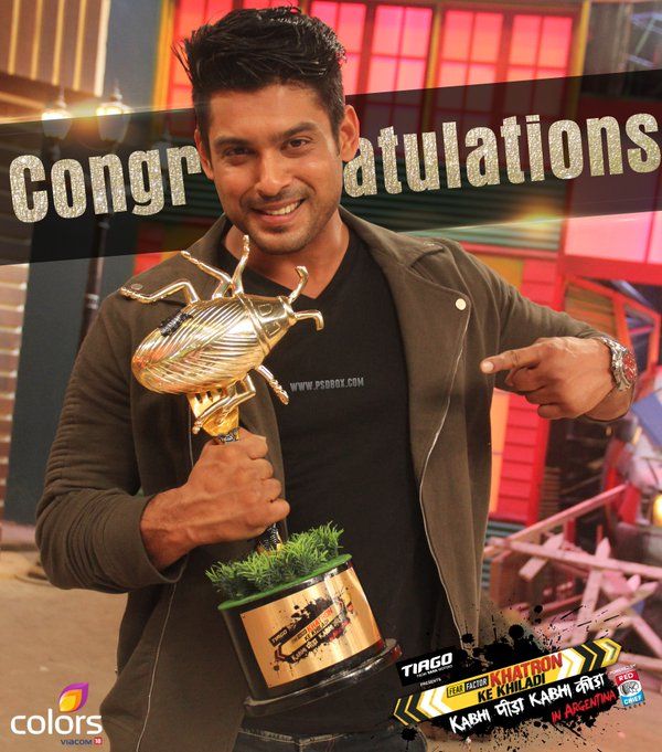 sid_ke_sath's tweet photo. Winning an award is always a special moment
#SidharthShukla 

8YRS OF KKK7 WINNER SID https://t.co/vZo4ySQePZ