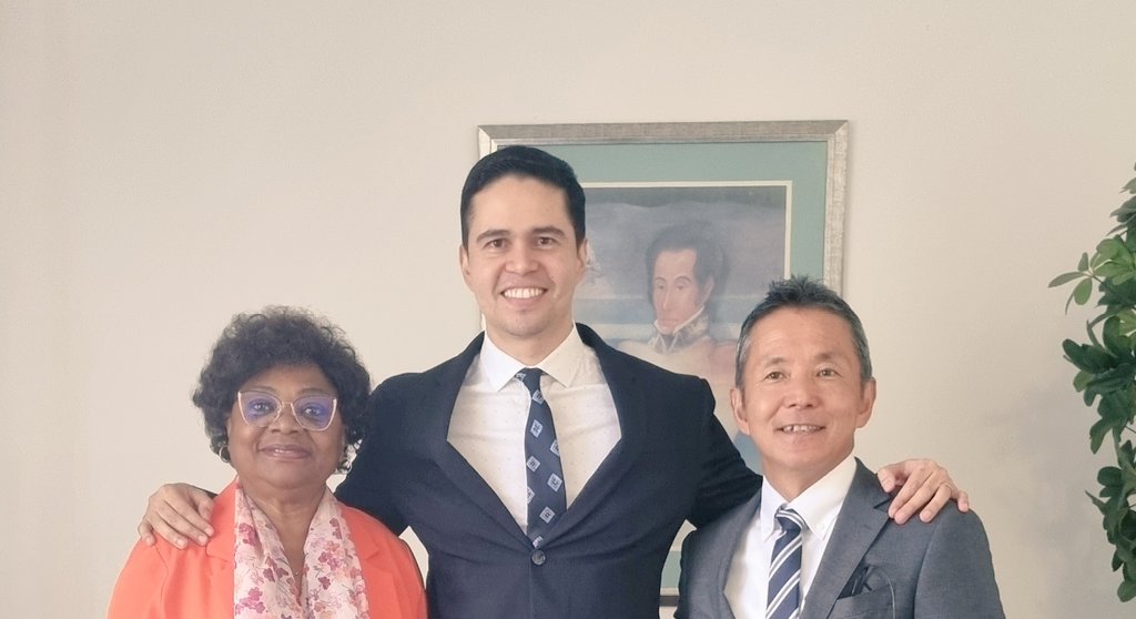 embavenenam's tweet photo. Orgullosos de hacer entrega formal, luego de 8 meses al frente del Decanato del Cuerpo Diplomático acreditado en Windhoek, a la hermana embajadora de Angola, S.E. Jovelina Imperial, en presencia del tesorero del C.D. y consejero de la Embajada de Japón, Sr. Noriaki Sadamoto. https://t.co/7LTYwLmri4