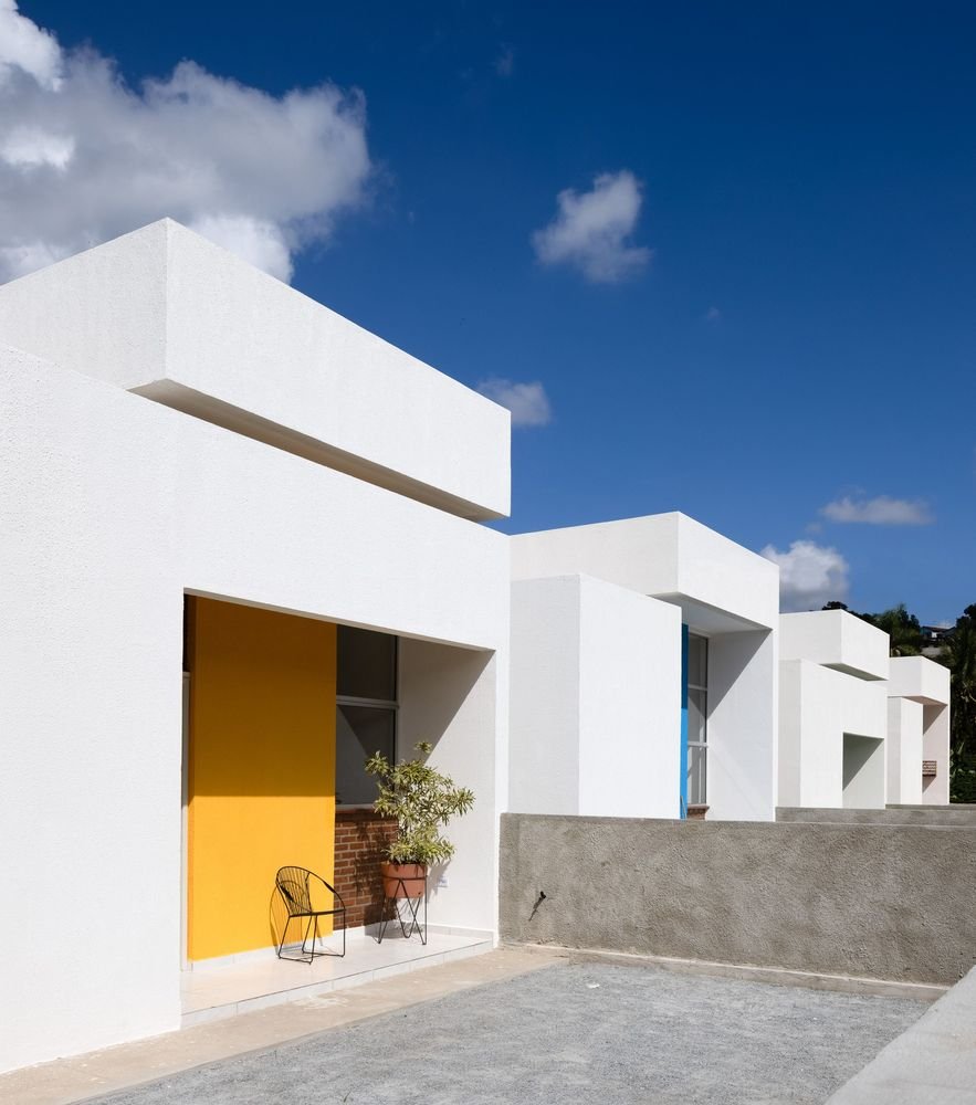 luscafusca150's tweet photo. Casas Populares Paudalho: As dificuldades de produzir uma habitação de interesse social criativa, honesta e humana. Com 58m² esse projeto trouxe conforto sem grandes custos e respeitando a identidade de seus moradores. https://t.co/v4IGO3L5QS