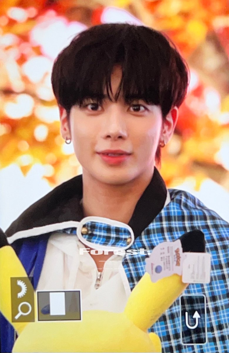 ur__forest's tweet photo. 240403 사운드웨이브 공팬

평모할게🩵💙

#태현 #TAEHYUN #TXT https://t.co/SPMdokRFXB