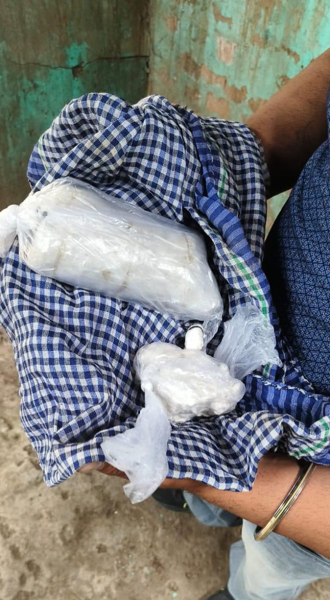 𝐍𝐀𝐑𝐂𝐎𝐓𝐈𝐂𝐒 𝐑𝐀𝐂𝐊𝐄𝐓 𝐁𝐔𝐒𝐓𝐄𝐃 On 28th March 2024, the #BSF intelligence set-up received crucial information about a narcotics smuggler in a border village of Amritsar district, which was promptly shared with STF Amritsar (@PunjabPoliceInd). Based on intelligence,…
