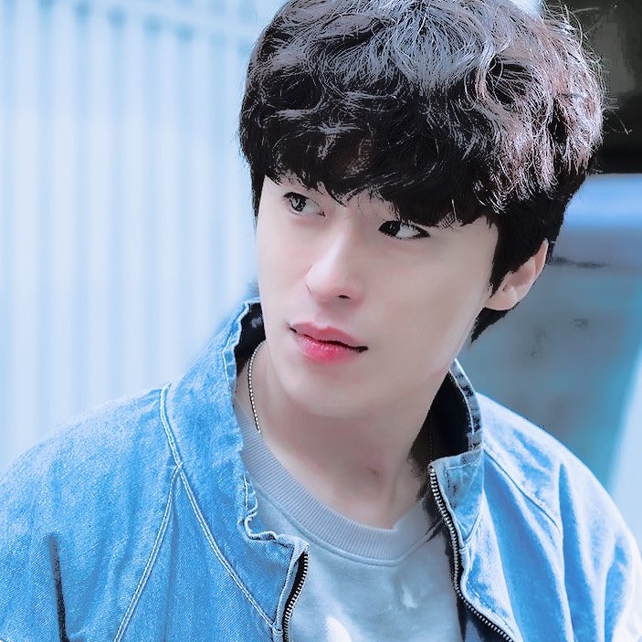 네가 돌멩이를 내밀며 이걸 삼켜 그러면 삼킬 생각이었어.