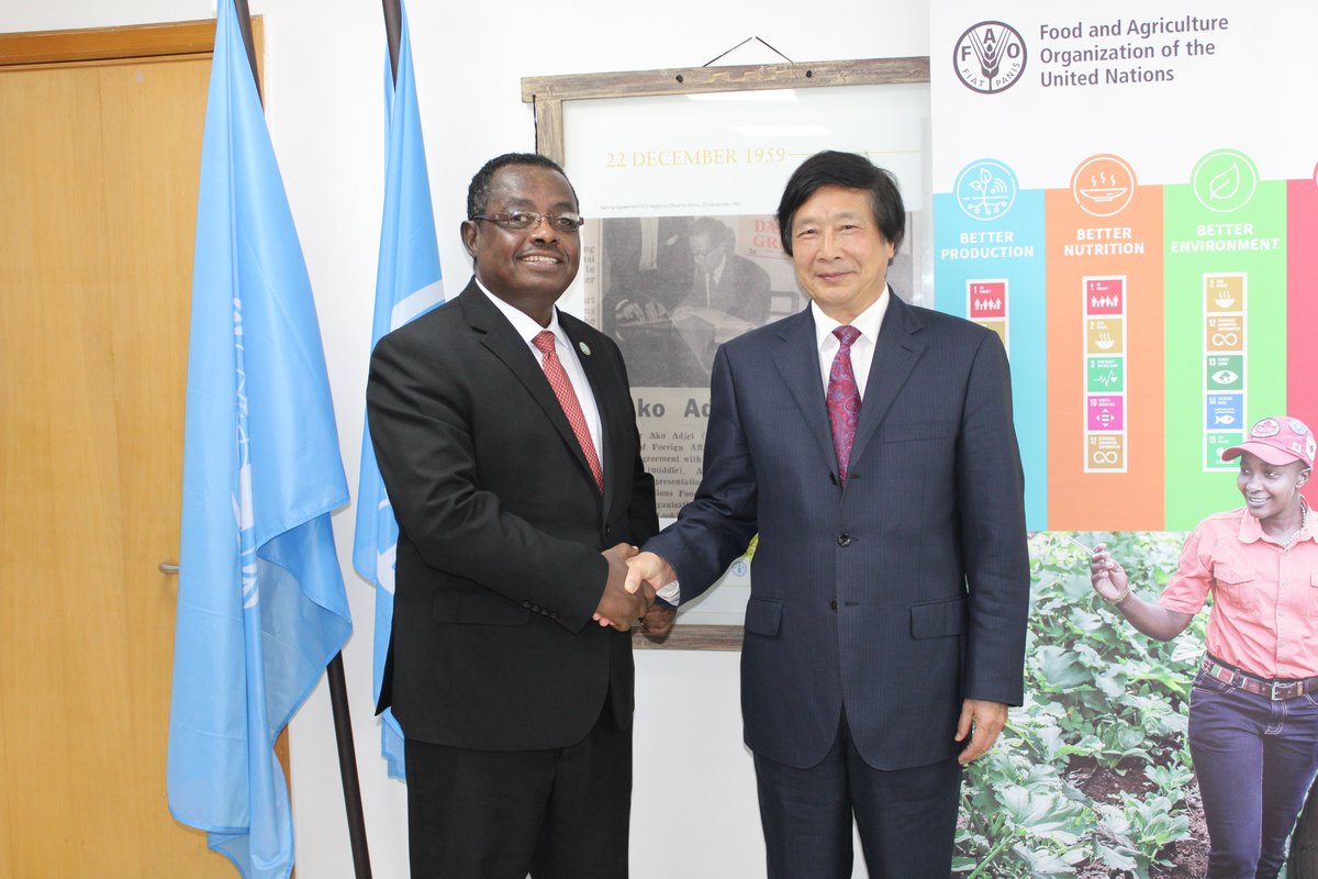 FAOGhana's tweet photo. 🌾 Dr Jingyuan Xia, FAW Secretariat Executive Secretary and FAO Special Advisor hold crucial talks on sustainable Fall Armyworm management in Africa, focusing on Ghana and Kenya as demonstration countries, with ADG @AbebeHGabriel. #FAO #China #FAWManagement 🌱🌍 https://t.co/CDjbqRYfm0