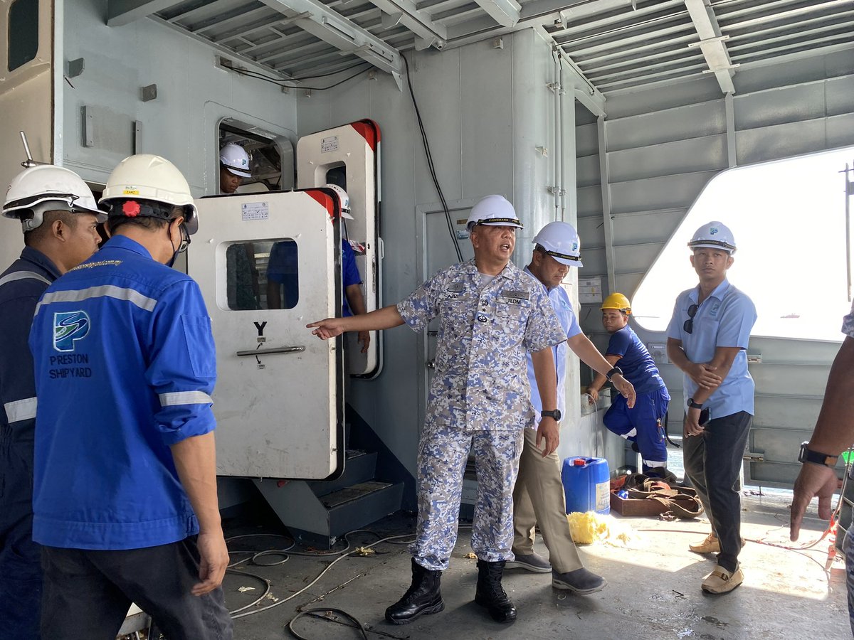 SGY331GAYA's tweet photo. ⚓ #GayaUpdate 🇲🇾

RPP bermula pada 1 Apr sehingga 31 Oktober 24. Panglima Logistik Timur juga berkesempatan melaksanakan lawatan ke kapal bagi melihat kerja - kerja yang dilakukan oleh pihak firma dalam persiapan untuk menaiki galangan. https://t.co/dNo7Fl5aW5
