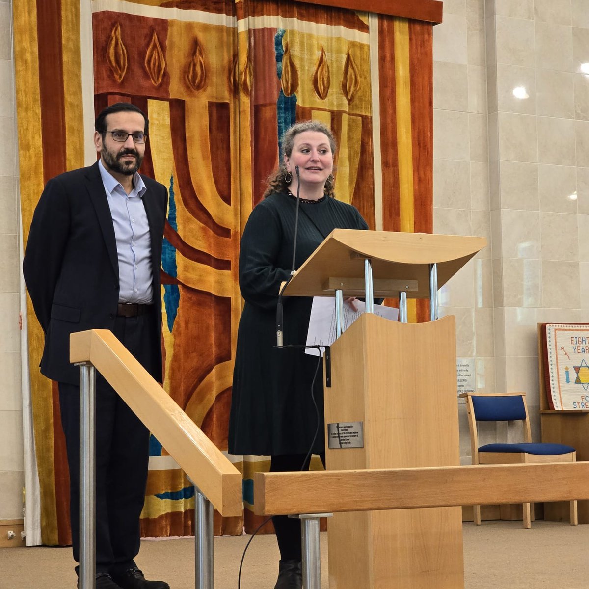 Edgware and Hendon Reform Synagogue joined with Faiths Forum for London to host an Iftar – which saw 100 people from local Jewish and Muslim communities come together. Pictured are @Rabbi_Debbie of @ehrs3549 and @mustafafield of @londonfaiths. Story: loom.ly/sFs49zY