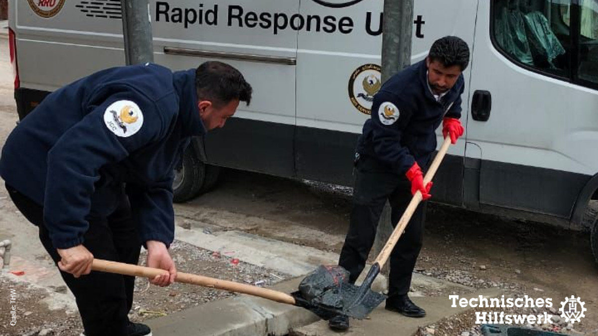 Überschwemmungen in der Region Kurdistan-Irak: Die mit Unterstützung von THW-Kräften aufgebauten Rapid Response Units (RRU) reinigten Abflusssysteme und unterstützten den lokalen Zivilschutz bei Evakuierungsarbeiten und der Verteilung von Hilfsgütern.