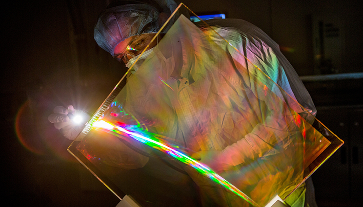 It's #FindARainbowDay! 🌈 Enjoy the beauty of this ingenious development @Livermore_Lab to protect laser optics at the National Ignition Facility. @lasers_llnl llnl.gov/news/lab-scien…