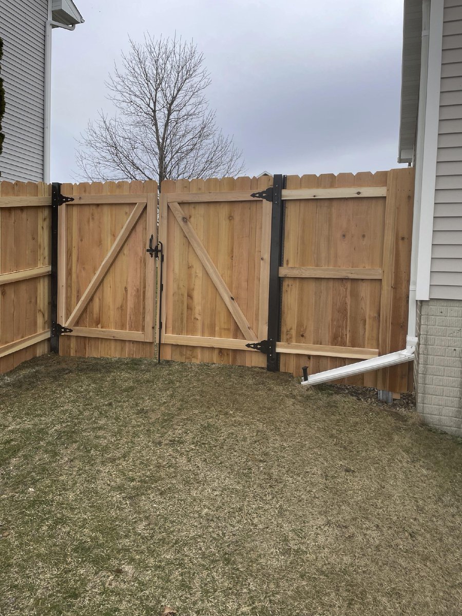 lifetimefence98's tweet photo. 🌳Looking to add some rustic charm to your property? Consider a beautiful wood fence! 
Contact us today for a free quote and let us enhance the beauty and security of your home with a stunning wood fence. 🏠🌲
Great job to Nate &amp; Crew for this installation in Cedar Rapids! https://t.co/1Gf4rcivTr