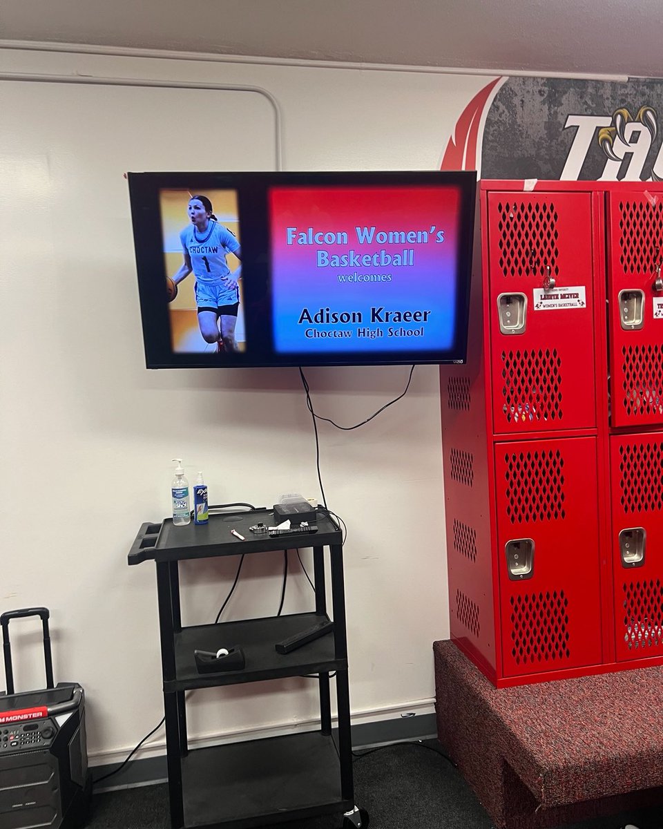 AdisonKraeer's tweet image. I had a good time visiting Friends university and getting to scrimmage with @friends_wbb20 . Blessed and excited to receive in offer from @laskey25 &amp;amp; @jadersdw .  @LadyJacketBB @OklahomaSwarm1