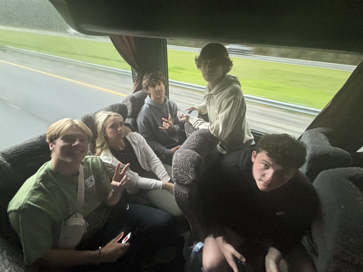 GaylesBlake's tweet photo. Six flags here we come!! Memories with this group just keep on coming. #sixflags #funtimes https://t.co/AVHiOcvb6H