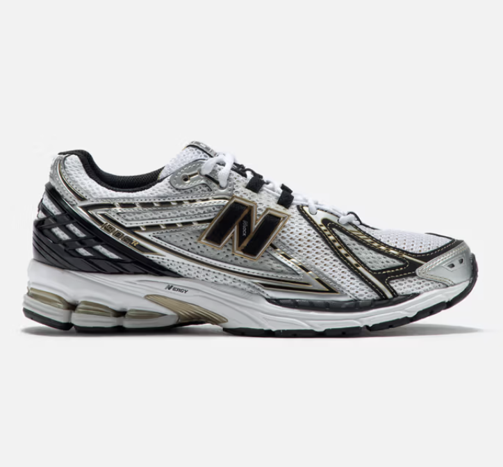 snkr_twitr's tweet photo. AD: New Balance 1906R 'Metallic Gold/Metallic Silver' on HBX

Shop -> https://t.co/yKl4RfqvSW https://t.co/PKHEzYIgvq
