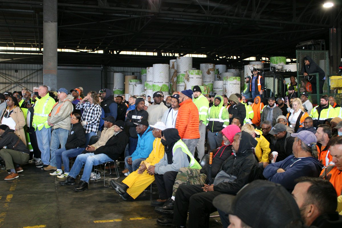 I spoke to hundreds of Longshoremen and dock workers at the Dundalk Marine Terminal to discuss their jobs and relief efforts underway to get them back to work at the Port. I remain committed to our unions doing everything I can to get through this bridge disaster together.