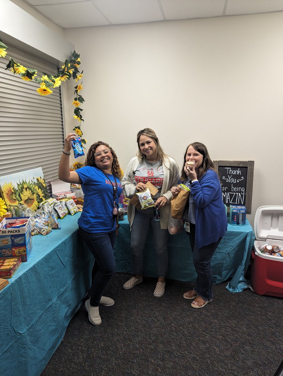 🎉 Happy Paraprofessional Day!🎉 Today, we celebrate the amazing contributions of school paraprofessionals who shape the futures of our Ss. Thank you for your dedication! U are the backbone of our school 🏫 #SchoolParaprofessionalDay @KleinISD #KleinISDPRSquad @BlackshearKISD