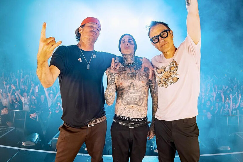 CarlosEn917Mix's tweet photo. Revive la visita de esta banda #Blink1982 a nuestro país. TE INVITAMOS A ESCUCHAR #MIXALTERNATIVE en REPETICIÓN #SABADO 06 DE #ABRIL 1pm. https://t.co/mZ8i9E4IEE