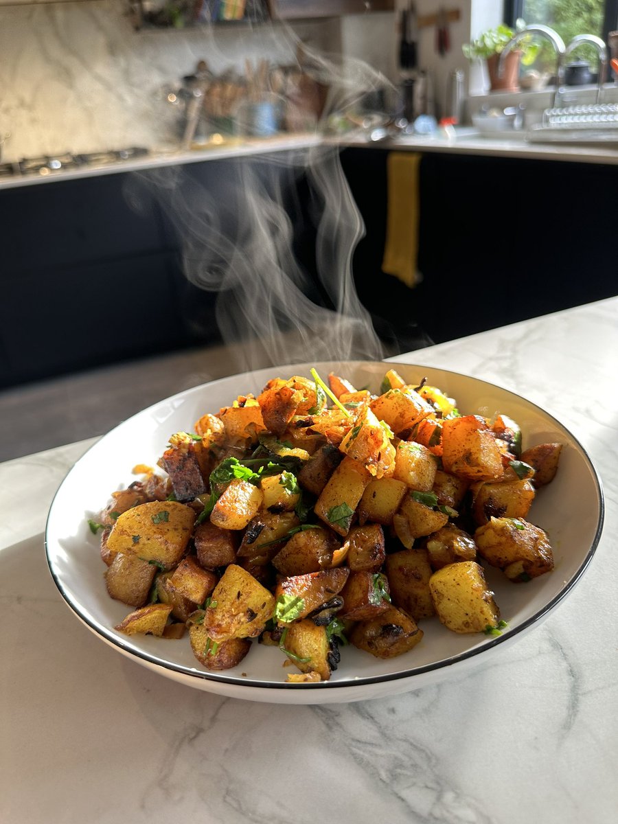 Masala alu - the simple flavour packed potatoes. Recipe here - m.youtube.com/watch?v=btA1b6…