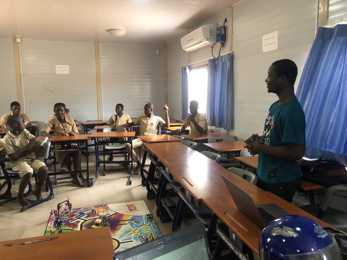 🚀 Début d'une série d'initiations aux technologies innovantes ce matin au <a href="/codeclub_benin/">Codeclub Bénin 🇧🇯 - Albarika</a> avec un atelier pratique en conception d'IA, machine learning et réalité augmentée avec #scratch, #microbit et #mergecube. 
Let's inspire the next generation!🦾
<a href="/microbit_edu/">Micro:bit Educational Foundation</a> 
<a href="/ImpalaBridge/">ImpalaBridge 📚✏️🖥🎲</a>