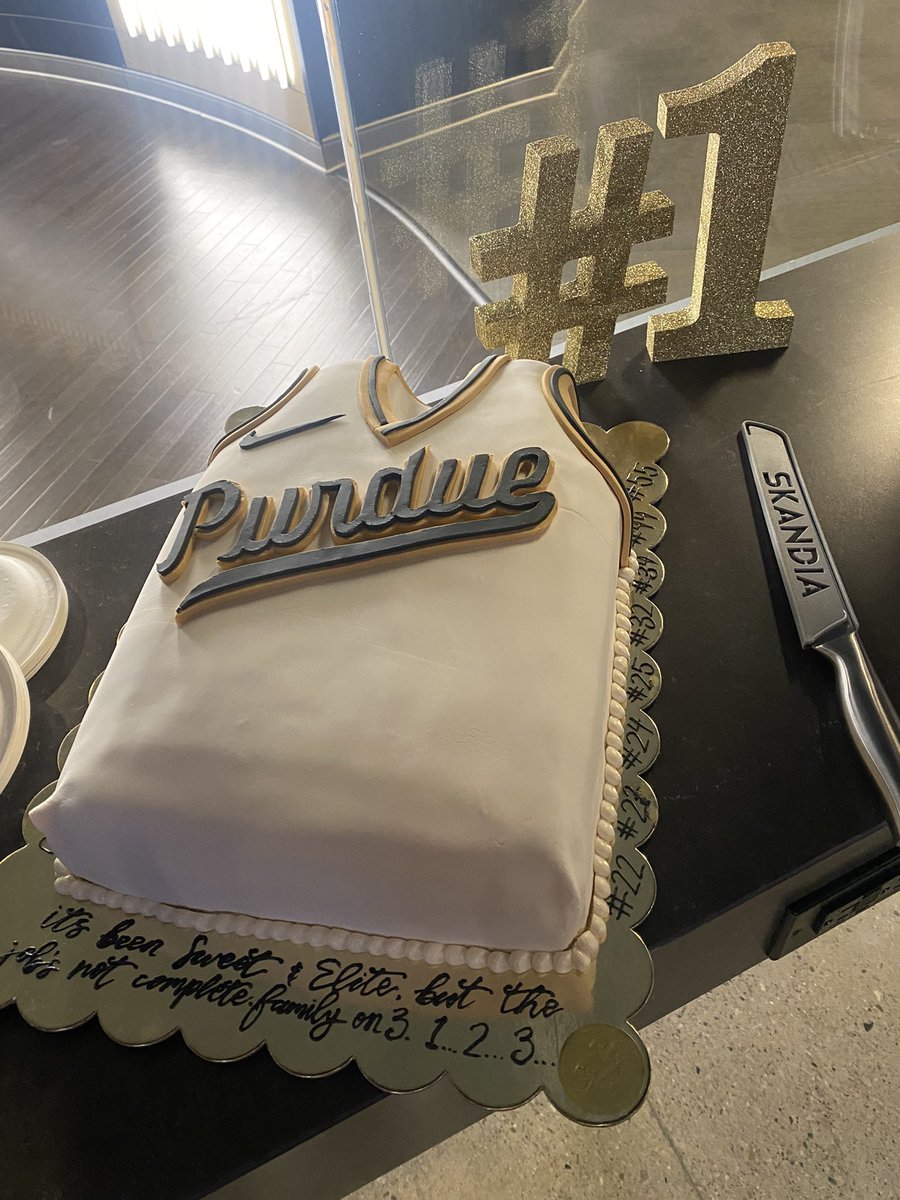 Lauren Link MS, RD, CSSD (@linktonutrition) on Twitter photo Shoutout to Cakes by Lex for this awesome sendoff for <a href="/BoilerBall/">Purdue Men's Basketball</a> last night 🤩
“It’s been sweet and elite, but the jobs not complete!”🍰 Shoutout to Cakes by Lex for this awesome sendoff for <a href="/BoilerBall/">Purdue Men's Basketball</a> last night 🤩
“It’s been sweet and elite, but the jobs not complete!”🍰