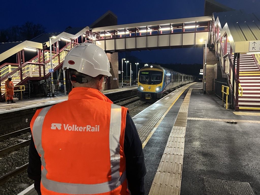 We did it! On Monday 25 March, the first passenger train stopped at the new platform at Dore & Totley station, marking the completion of the new track layout at Dore junction - @TPExpressTrains @northernassist @networkrail @StoryContractng