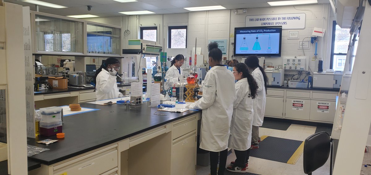 IPSNJDistrict's tweet photo. Irvington High School science students at Students 2 Science @S2S_Org lab facility in East Hanover working in research teams for the biotechnology day.
#IrvingtonScience
#ipsnjdistrict https://t.co/BSL3zNMvt1