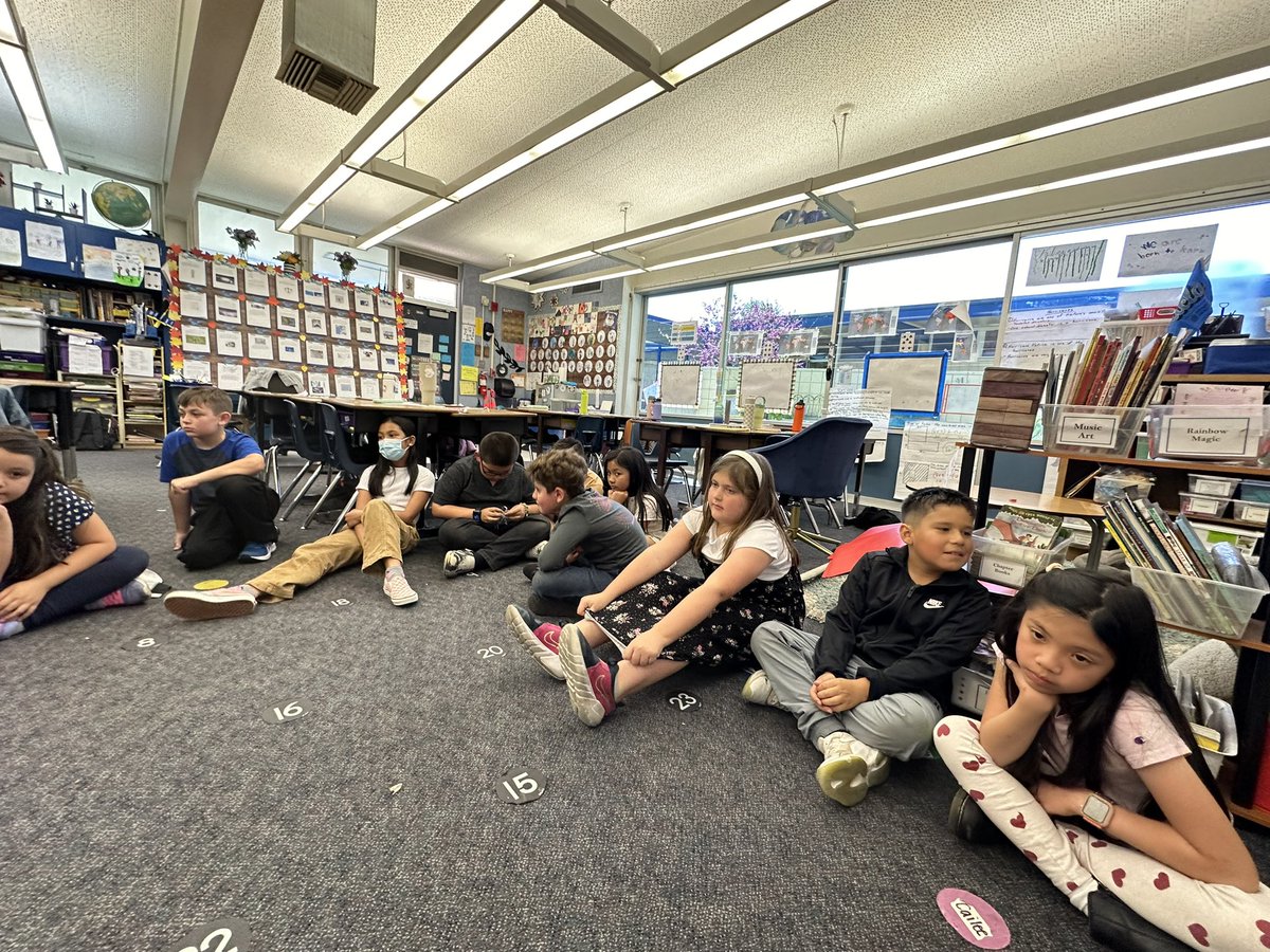 FullertonSel's tweet photo. A great way to finish my day @RollingHillsFSD in Mrs. Hodge’s 3rd grade classroom with an SEL circle to learn more about each other and build community in the classroom. #FSDlearns #FSD  #FSDsel
#SEL #FSDPBIS @fullertonsdconnects https://t.co/xMb5ClNoDj