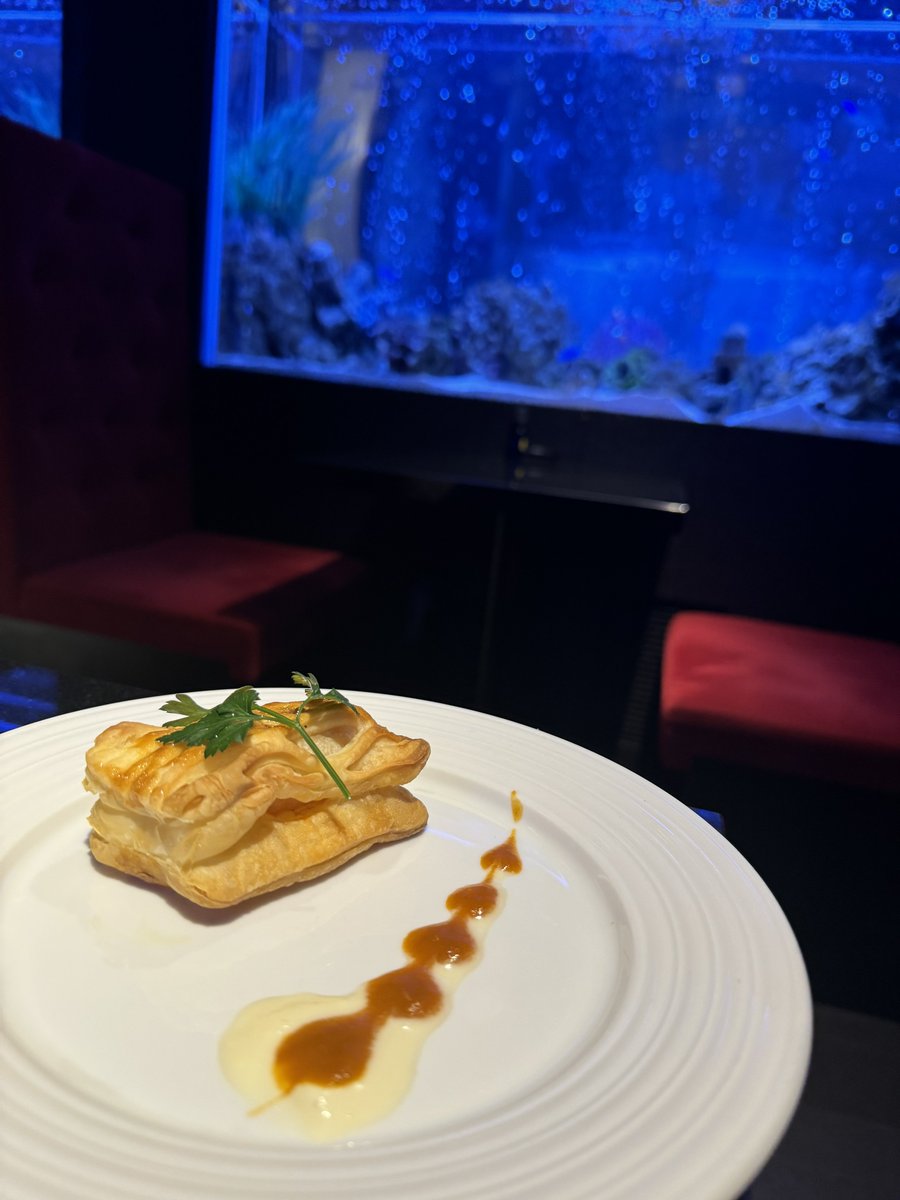 今日はお祝い事があったので少し豪華なディナーへ！

店内が魚だらけでご飯も美味しく控えめに言って最高でした！
明日からも頑張ります！💪💪