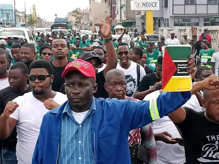 O Tribunal Judicial de Quelimane, ilibou o Edil Manuel de Araújo, do caso de difamação e calúnia em que o presidente da comissão distrital de eleições daquele ponto do país o acusava. 
Zacarias, exigia uma indemnização de 200 mil meticais e agora será ele processado por má fé.