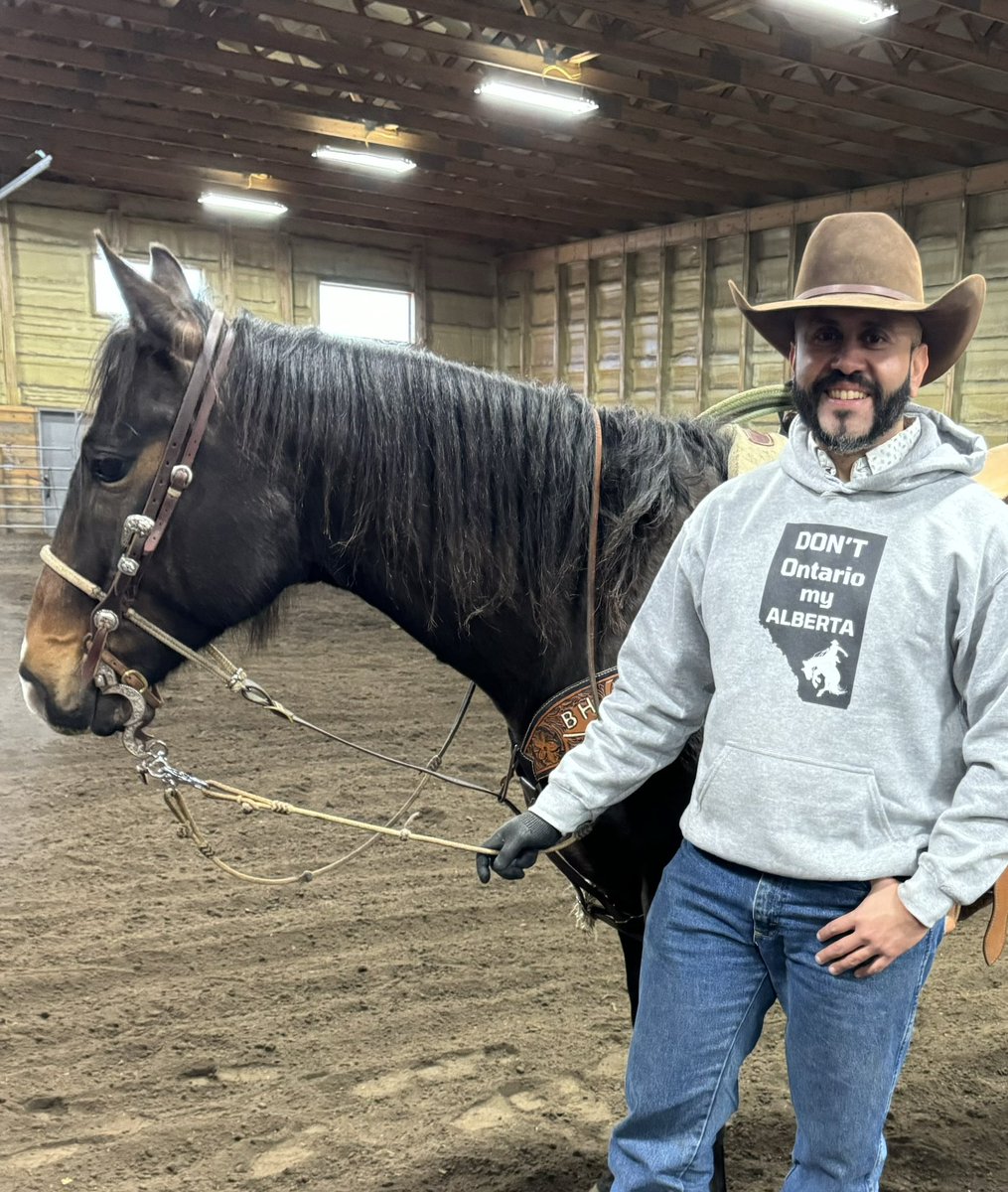 Introducing Gunner! This incredible gelding, owned by my team roping partner, who very graciously will have me showcase and mount on for the 2024 pro season (while I shop), is built for speed and power but also incredibly intuitive to ride. It’s #WesternWednesdays