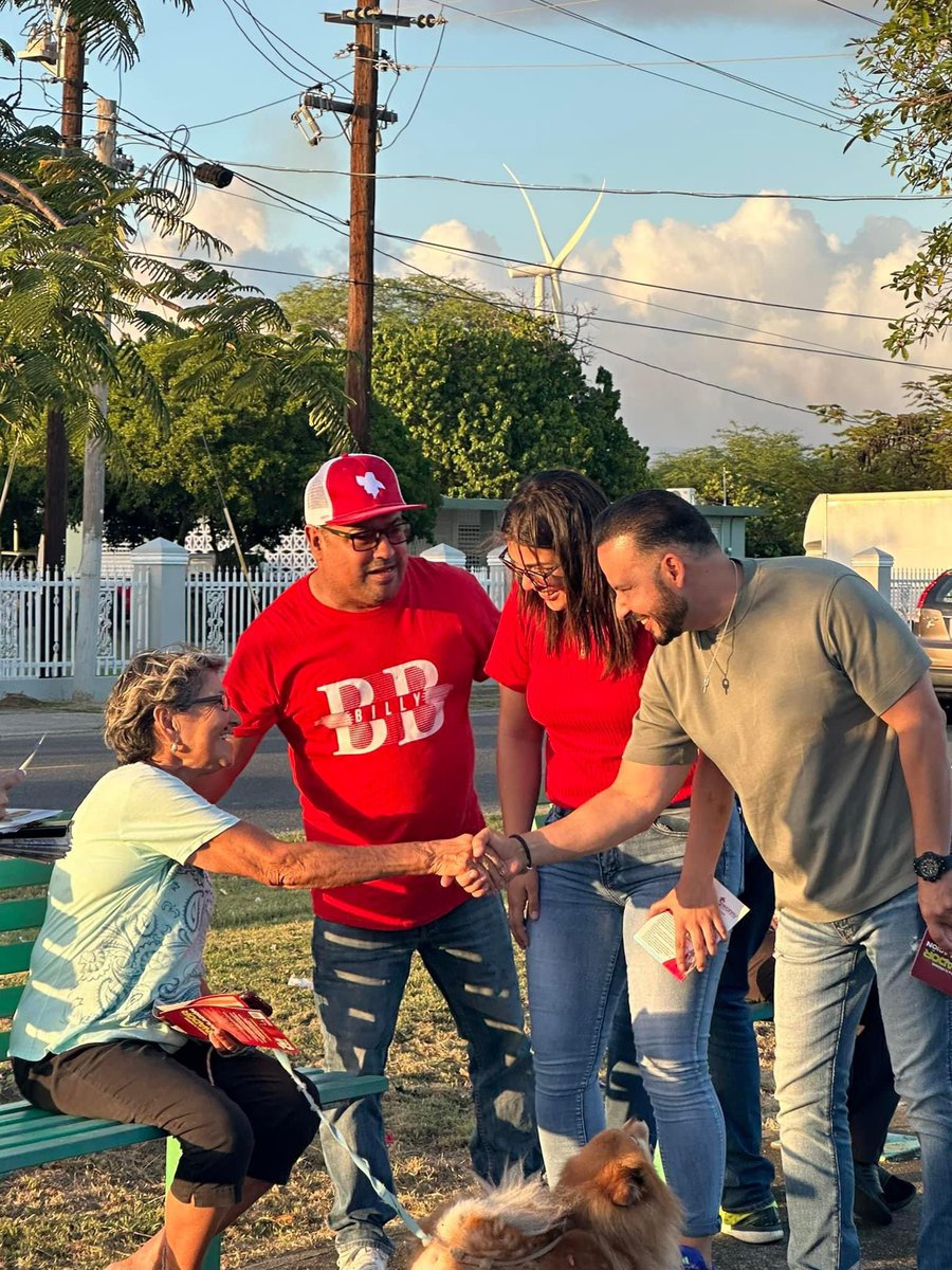 SANTA ISABEL- Casa a casa visitando la buena gente del barrio Jauca, quienes siempre me reciben con los brazos abiertos junto a mi amigo y Alcalde Billy Burgos 2024 y nuestra próxima Representante @swannyenitpr Este próximo, 2 de junio vota por el #6 en la papeleta. #NuevaRuta