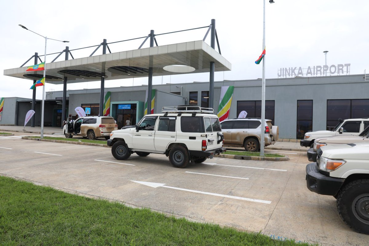 Africa’s largest airline, EAL, today inaugurated a new Airport with a terminal and support facility buildings with built-up area of 3500 M2 in Jinka city of the South Ethiopia State. The state-of-the-art airport terminal is the latest @flyethiopian keeps building around #Ethiopia