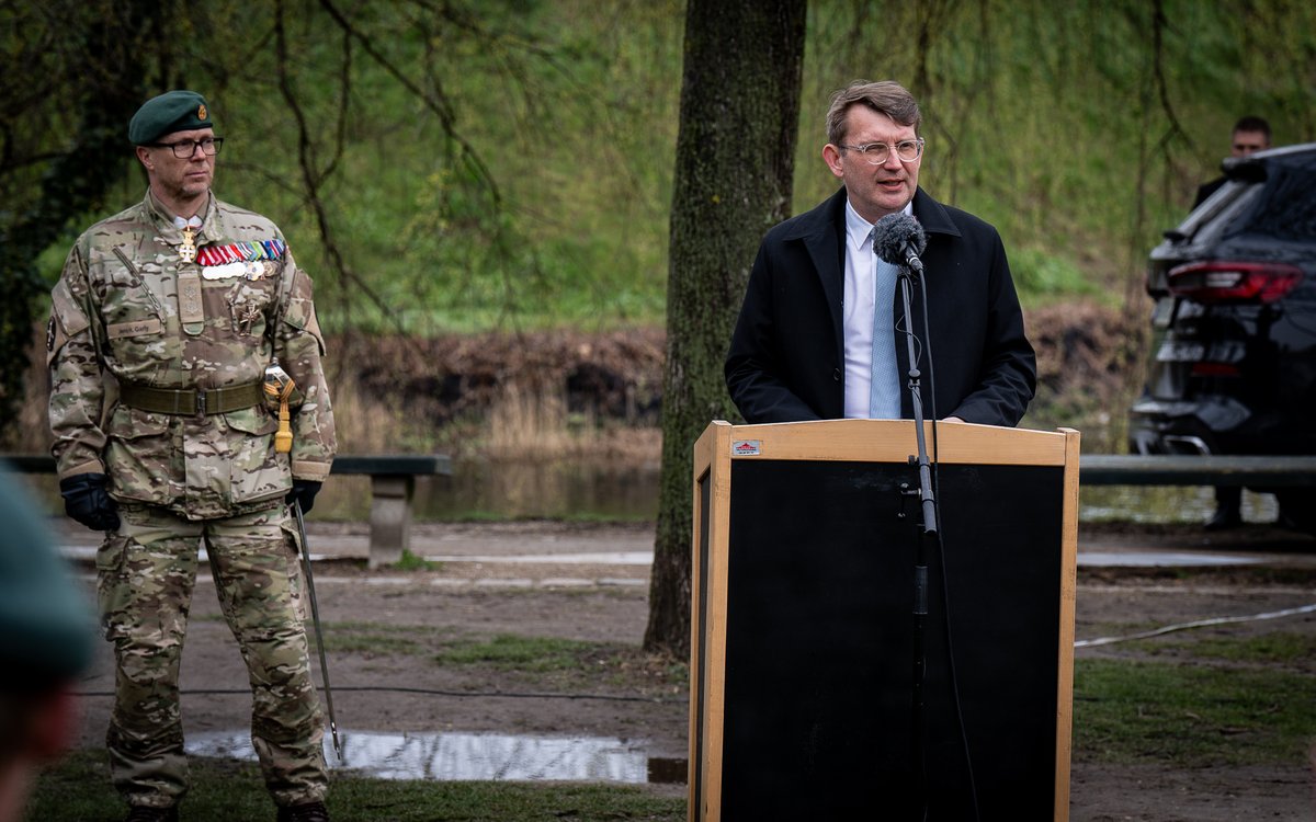 'Din indsats er historisk, eksemplarisk og legendarisk. Jeg kan ikke understrege, hvor vigtig en frivillighed som din har været for @Hjemmevaernet,' sagde @troelslundp ved HJMV 75 års jubilæum, da HMD Mary, overrakte Hjemmeværnets 75 års anciennitetstegn i guld til Kurt Dose 🥇🇩🇰