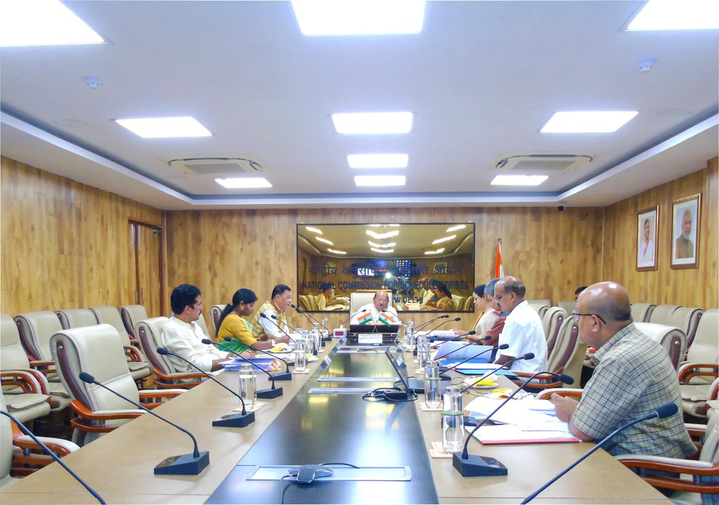 नवगठित राष्ट्रीय अनुसूचित जनजाति आयोग की पहली बैठक आज दिनांक 03-04-2024 को श्री अंतर सिंह आर्य, माननीय अध्यक्ष की अध्यक्षता में संपन्न हुई। #NCST #ncsthq @PIB_India
