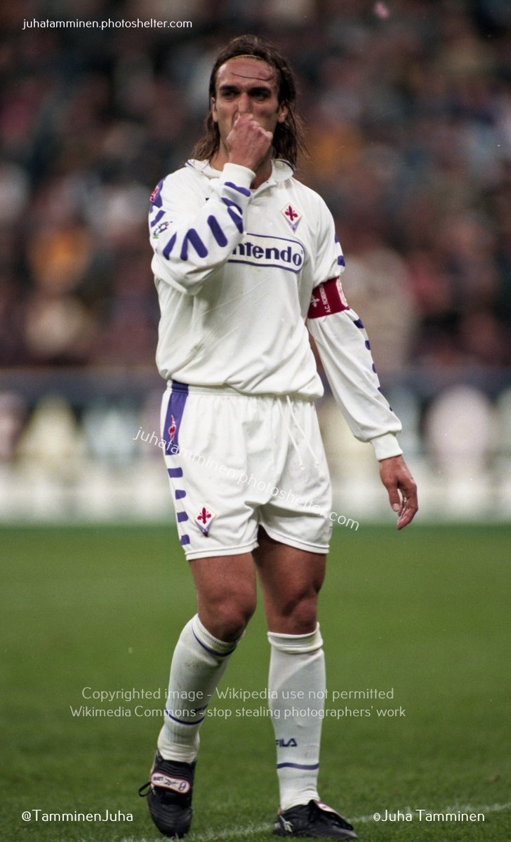 Giocatori della Fiorentina 25 anni fa oggi... Stadio Giuseppe Meazza, Milano, 3 aprile 1999 #Fiorentina #SerieA #Viola #RuiCosta #EdmundoAnimal #FrancescoToldo #GabrielBatistuta