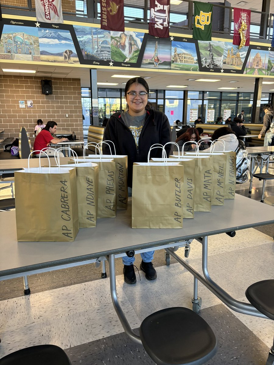 edwgarza (@edwgarza) on Twitter photo Just wanted to celebrate my fellow <a href="/WisdomHS_HISD/">Margaret Long Wisdom High School</a> Assistant Principals today! I got some help from one of my favorite Juniors! #StayGolden <a href="/HoustonISD/">Houston ISD</a> <a href="/HISD_West/">🚨 This page is no longer active! 🚨</a> #APWeek Just wanted to celebrate my fellow <a href="/WisdomHS_HISD/">Margaret Long Wisdom High School</a> Assistant Principals today! I got some help from one of my favorite Juniors! #StayGolden <a href="/HoustonISD/">Houston ISD</a> <a href="/HISD_West/">🚨 This page is no longer active! 🚨</a> #APWeek