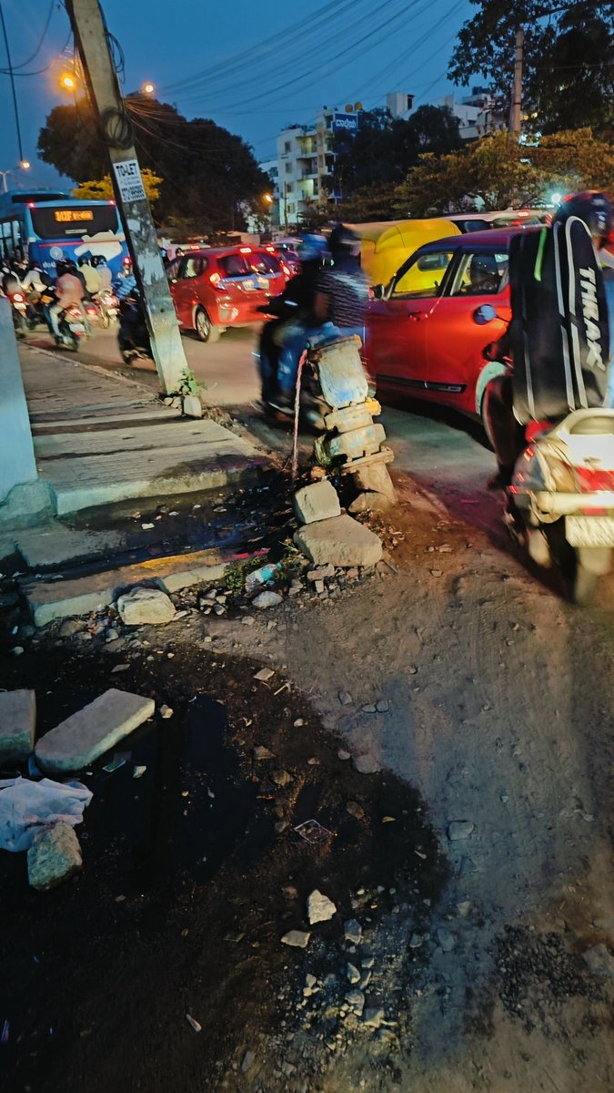 vibhumangla's tweet photo. Water wastage on Sarjapur Road near Purva Sunshine @chairmanbwssb @DeccanChronicle https://t.co/mha3uVFaA9