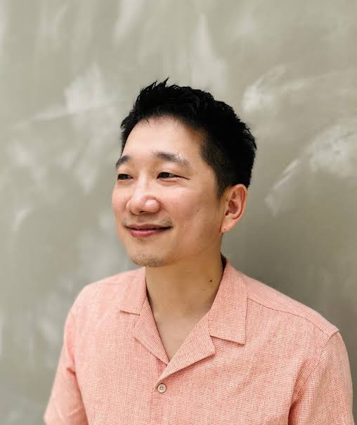 How does the act of translation make, mix up, and unmake identity? Award-winning translator @AntonHur grasps at the shapeshifting boundary between him and his author as he submerges himself in her work and finds her identity in himself: tinyurl.com/29v9yusv
