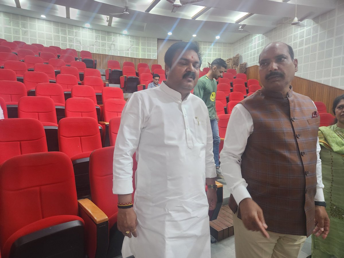 आदरणीय सांसद डॉक्टर महेश शर्मा जी के नामांकन में उत्तर प्रदेश के यशस्वी उपमुख्यमंत्री श्री बृजेश पाठक जी का स्नेह प्राप्त हुआ