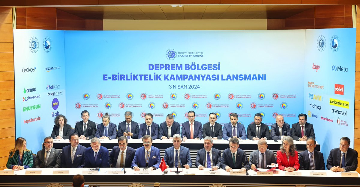mahmutgurcan's tweet photo. Ticaret Bakanımız Sayın Ömer Bolat (@omerbolatTR), TOBB Başkanımız Sayın Rıfat Hisarcıklıoğlu (@RHisarciklioglu), TOBB E-Ticaret Sektör Meclisi Başkanı Sayın Ozan Acar ve e-ticaret sektörünün kıymetli şirket temsilcileri ile 6 Şubat’ta meydana gelen Kahramanmaraş merkezli depremlerden etkilenen şehirlerimizde ticaretin canlanması için Ticaret Bakanlığımız himayesinde başlatılan Deprem Bölgesi E-Birliktelik Kampanyası Lansmanı'nda bir araya geldik. 

E-ticaret faaliyetinde bulunmayan KOBİ’ler, esnaflar ve tacirlere 3 ay boyunca komisyonsuz satış, reklam, pazarlama desteği ile birlikte e-ticaret eğitimleri de sunarak, bölge halkının refahının artırılması ve ticaret hayatının hızlandırılmasının amaçlandığı Deprem Bölgesi E-Birliktelik Kampanya’mızın ülkemize ve deprem bölgesine hayırlı olmasını temenni ediyor, kampanyada emeği geçen herkese şükranlarımızı sunuyoruz.

Deprem bölgesinde ticari hayatın daha güçlü bir şekilde ayağa kaldırılması için çalışmalarımızı hız kesmeden sürdürmeye devam edeceğiz.