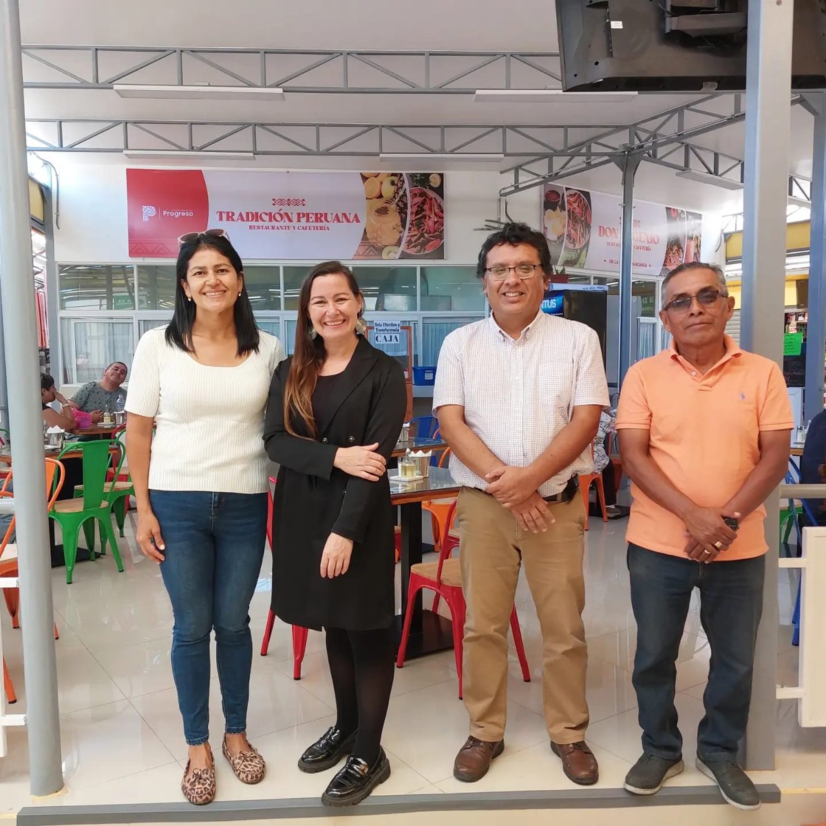 El trabajo asociativo y en el territorio es fundamental para <a href="/Sercotec_Chile/">Sercotec</a> por eso, nuestra gerenta <a href="/mjobecerra/">María José Becerra Moro</a> visitó #Tarapacá y conoció la gran labor que realiza la Cooperativa de Mujeres Recicladoras y el impacto del programa #FeriasLibres en el centro comercial El Progreso