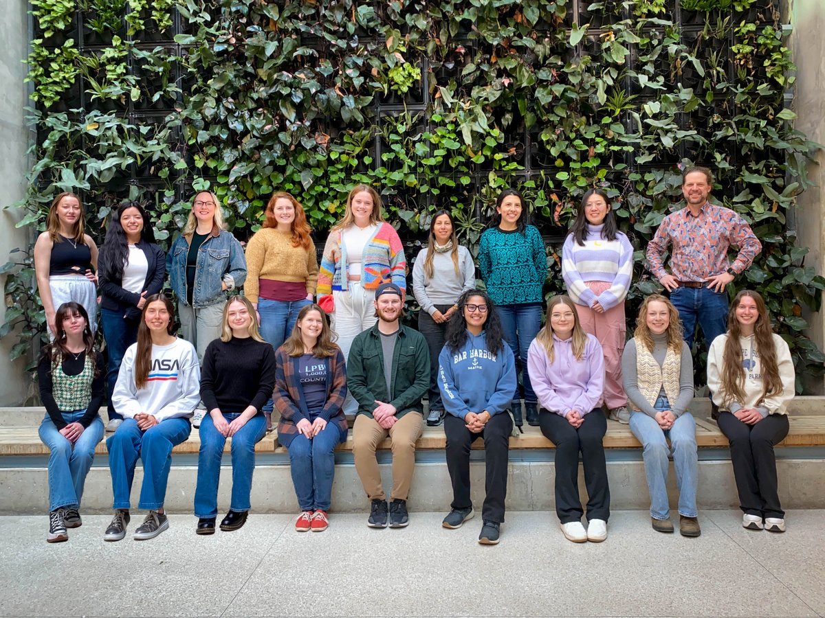Mennill Lab 2024: new group pic! I'm really proud of this team of creative and collaborative scientists studying bioacoustics, behaviour, and migration in birds, whales, and frogs.